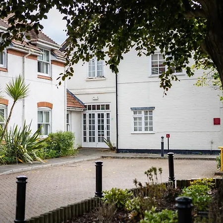 The Red Lion 3* Hillingdon