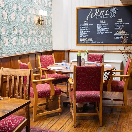 The Red Lion 3* Hillingdon