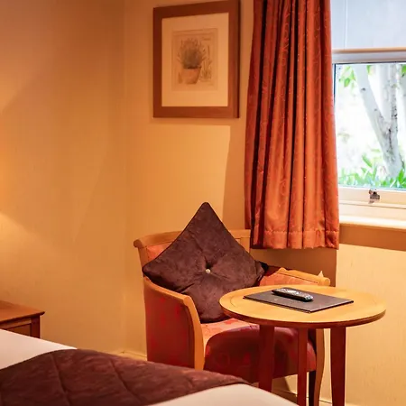 The Red Lion 3* Hillingdon