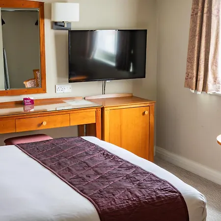 The Red Lion 3*