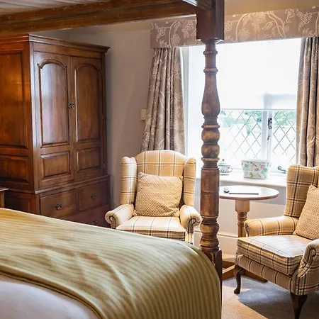 The Red Lion 3* Hillingdon