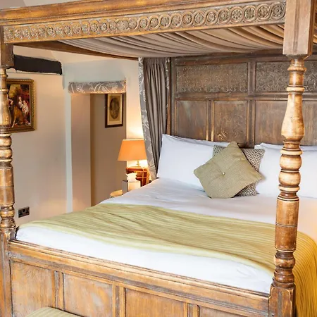 The Red Lion Hotel 3*