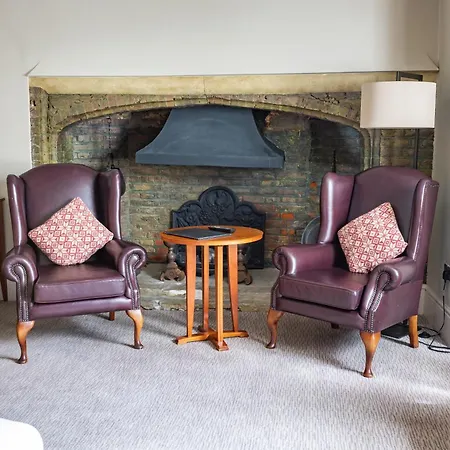 The Red Lion Hotel 3*