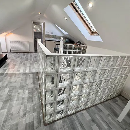 Studio Ensuite Newbury Park London *