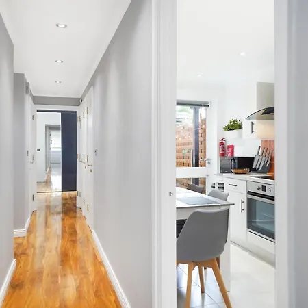 A Beautiful Stylish 2 Bedroom -city Of