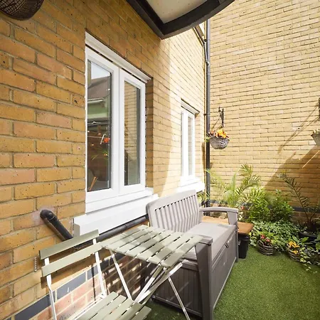 A Beautiful Stylish 2 Bedroom -city Of Apartment
