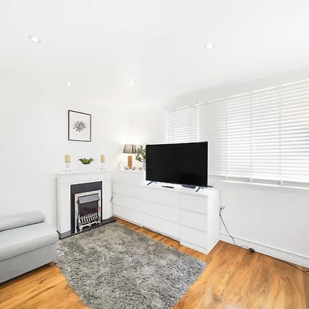 A Beautiful Stylish 2 Bedroom -city Of Apartment *