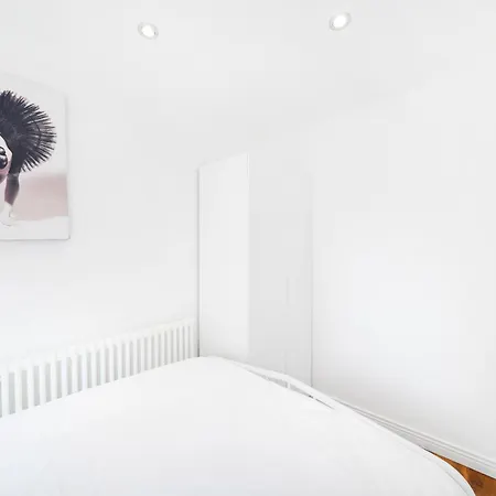 A Beautiful Stylish 2 Bedroom -city Of Apartment *
