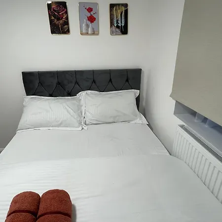 Two Bedroom Central Location Modern Flat Stratford *