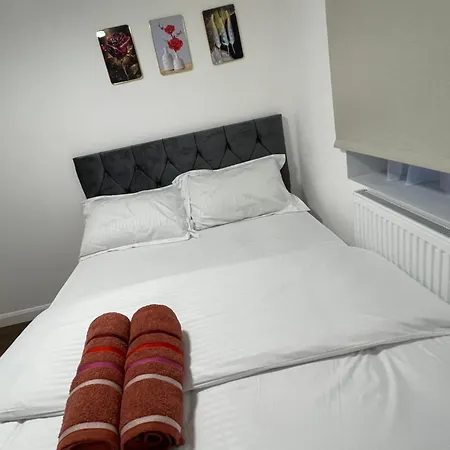 Apartment Two Bedroom Central Location Modern Flat Stratford *