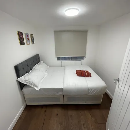 Two Bedroom Central Location Modern Flat Stratford Apartment