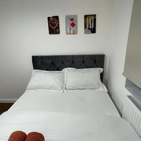 Apartment Two Bedroom Central Location Modern Flat Stratford *