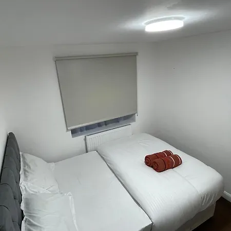 Two Bedroom Central Location Modern Flat Stratford Apartment London