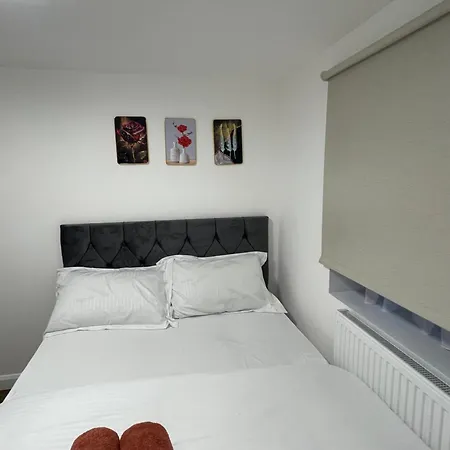 Two Bedroom Central Location Modern Flat Stratford *