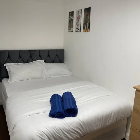 Two Bedroom Central Location Modern Flat Stratford Apartment