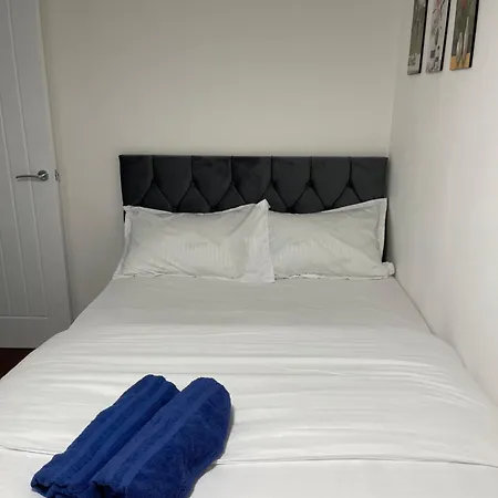 Apartment Two Bedroom Central Location Modern Flat Stratford *