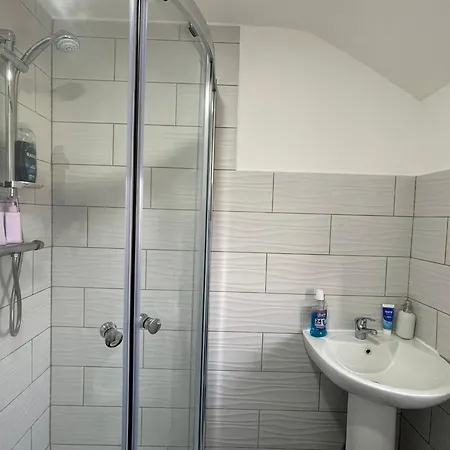 Two Bedroom Central Location Modern Flat Stratford Apartment London