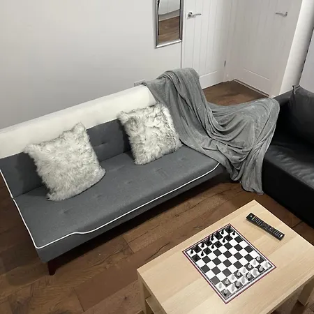 Two Bedroom Central Location Modern Flat Stratford *
