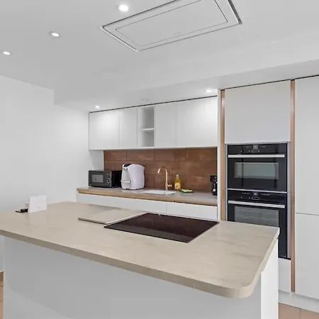 Charming Leytonstone 5 Bed - *