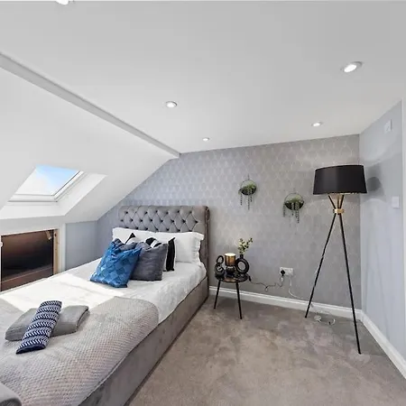 Charming Leytonstone 5 Bed -