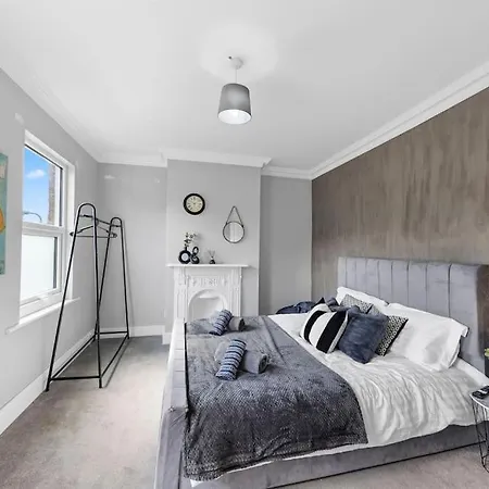 Charming Leytonstone 5 Bed - Apartment London
