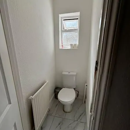East 2 Bedroom Flat Apartment London