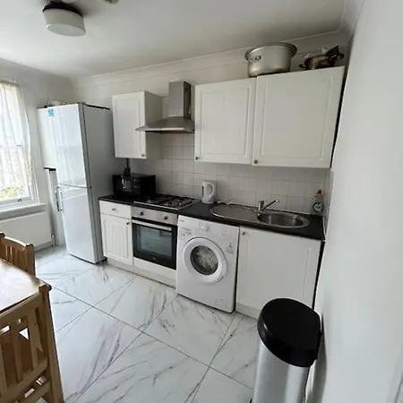 East 2 Bedroom Flat Apartment London