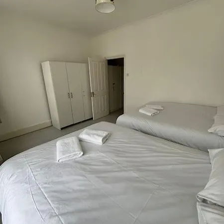 East 2 Bedroom Flat * London