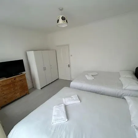 East 2 Bedroom Flat London