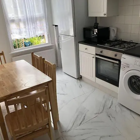 East 2 Bedroom Flat London
