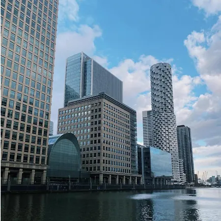 Apartment Poplar - Sleep 4-5 - Ideal For Business Travellers & Contractors - Near Canary Wharf And Dlr Station - Parking Tickets Available On Request *