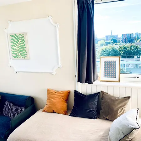 Poplar - Sleep 4-5 - Ideal For Business Travellers & Contractors - Near Canary Wharf And Dlr Station - Parking Tickets Available On Request Apartment *