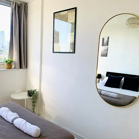 Poplar - Sleep 4-5 - Ideal For Business Travellers & Contractors - Near Canary Wharf And Dlr Station - Parking Tickets Available On Request Apartment
