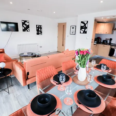 Serene 2-Bedroom Apartment By The River *