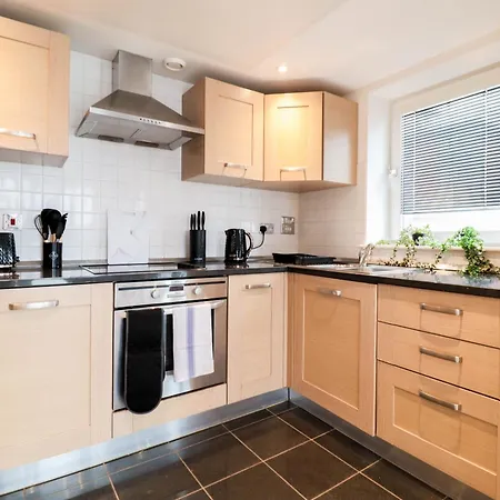 Serene 2-Bedroom Apartment By The River *