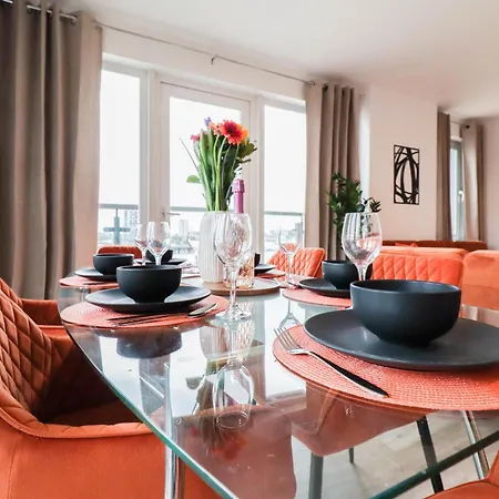 Serene 2-Bedroom Apartment By The River * London