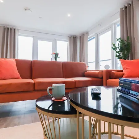 Serene 2-Bedroom Apartment By The River Apartment *