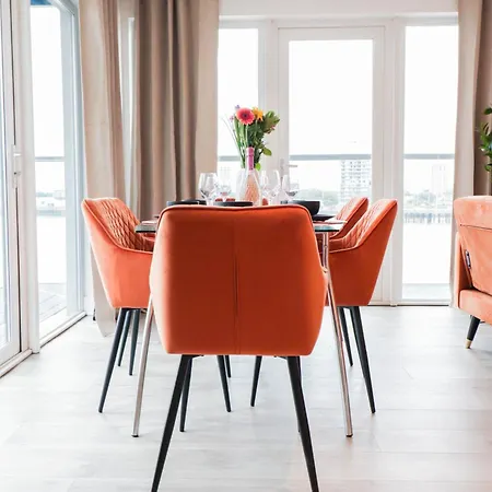 Apartment Serene 2-Bedroom Apartment By The River London