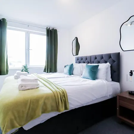 Serene 2-Bedroom Apartment By The River London