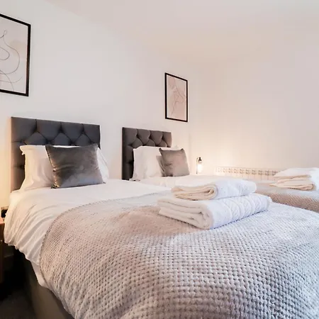 Serene 2-Bedroom Apartment By The River Apartment *