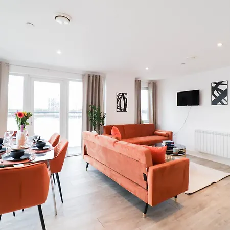 Apartment Serene 2-Bedroom Apartment By The River London