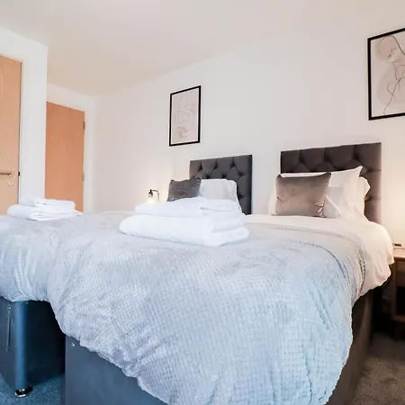 Serene 2-Bedroom Apartment By The River Apartment