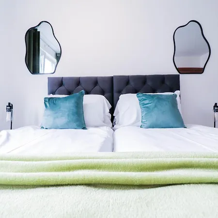 Serene 2-Bedroom Apartment By The River Apartment *