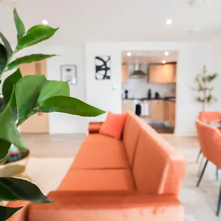 Apartment Serene 2-Bedroom Apartment By The River *