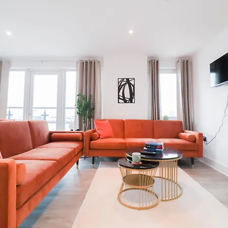 Serene 2-Bedroom Apartment By The River * London
