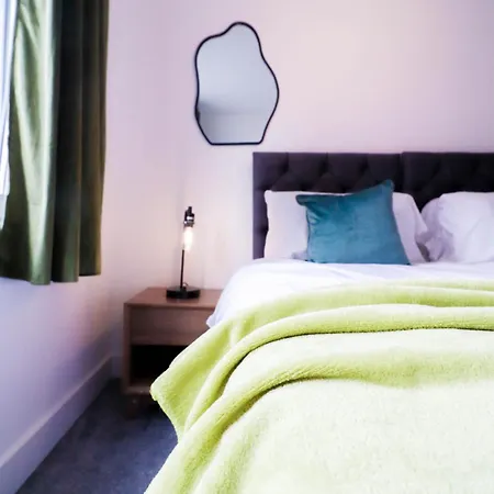 Serene 2-Bedroom Apartment By The River