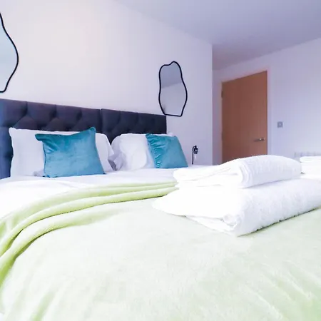 Serene 2-Bedroom Apartment By The River Apartment London