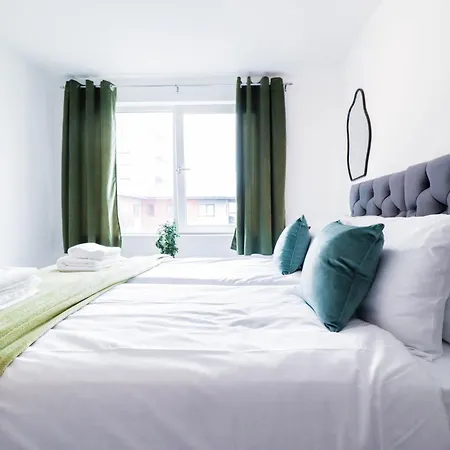 Serene 2-Bedroom Apartment By The River * London
