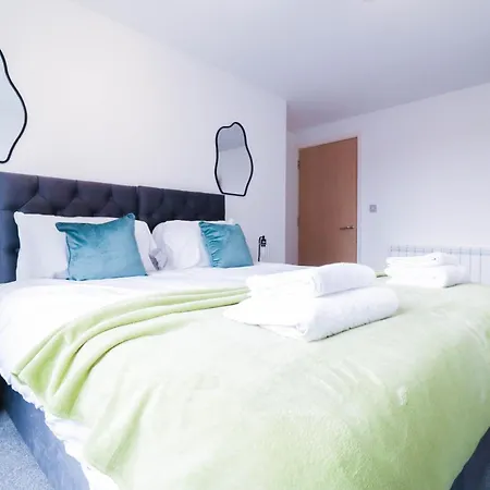 Serene 2-Bedroom Apartment By The River