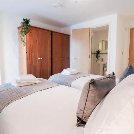 Serene 2-Bedroom Apartment By The River Apartment